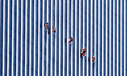 Guantánamo Bay Prisoners Clean Windows
